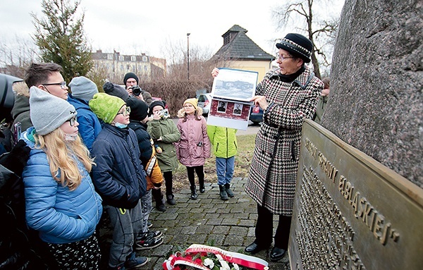 Grażyna Wosińska opowiada uczestnikom o tzw. sprawie elbląskiej.