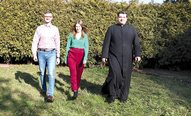 ▲	– Chcemy opowiedzieć o tych, którzy płacą najwyższą cenę za wierność Chrystusowi – mówią (od lewej) Kamil Szczęsny, Olga Sochaczewska i ks. Paweł Łęcki.