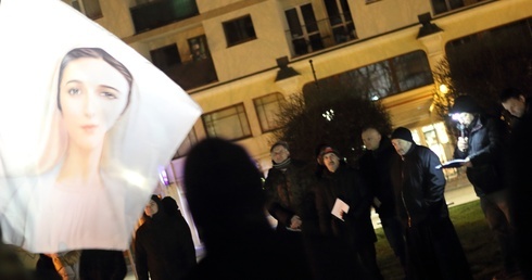 Mężczyźni na modlitwie