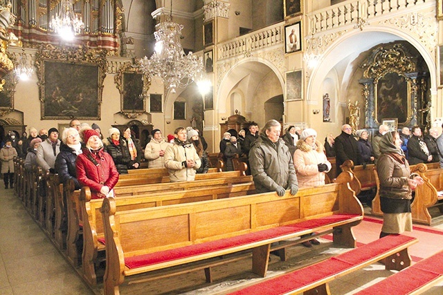 Na nabożeństwo przybyło wielu chętnych. 