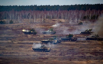 Reuters: Satelita wykrył sto pojazdów wojskowych przy granicy białorusko-ukraińskiej