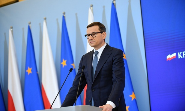 Morawiecki: znosimy większość obostrzeń 