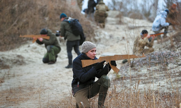 – Wśród mieszkańców Kijowa nastroje są różne – mówi o. Błażej Gawliczek.  – Ludzie starają się żyć normalnie, ale wielu też zdecydowało się wziąć udział w szkoleniach wojskowych prowadzonych przez żołnierzy.