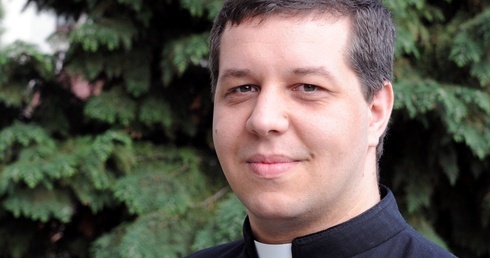 Ks. Michał Machnio pochodzi z parafii Jedlnia-Letnisko koło Radomia. Święcenia kapłańskie przyjął w 2013 roku.