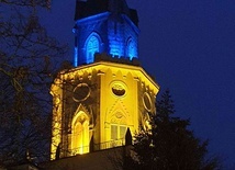 Wieża Trynitarska w Lublinie została podświetlona barwami Ukrainy.