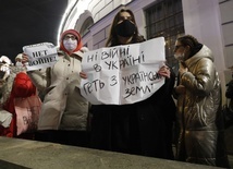 A to protestujący przewiw wojnie w Petersburgu