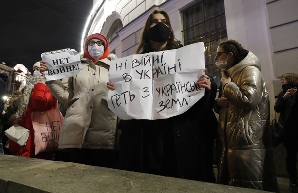 A to protestujący przewiw wojnie w Petersburgu