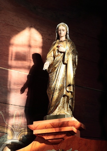Benedykt XVI: Maryja to kobieta, która przede wszystkim kocha