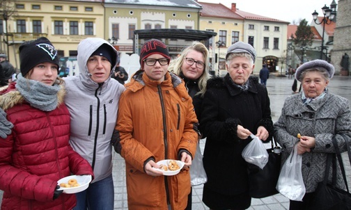 Przyjaciele z Łodygowic, którzy przyjechali wspierać wolontariuszy Wiktorka w Żywcu.