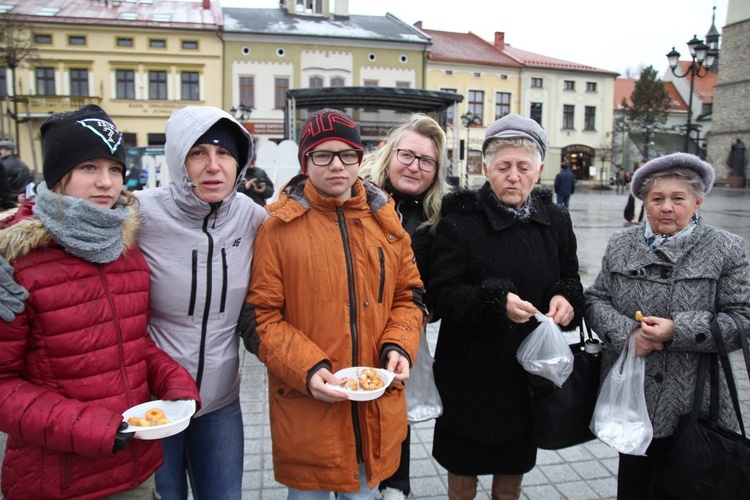 Przyjaciele z Łodygowic, którzy przyjechali wspierać wolontariuszy Wiktorka w Żywcu.