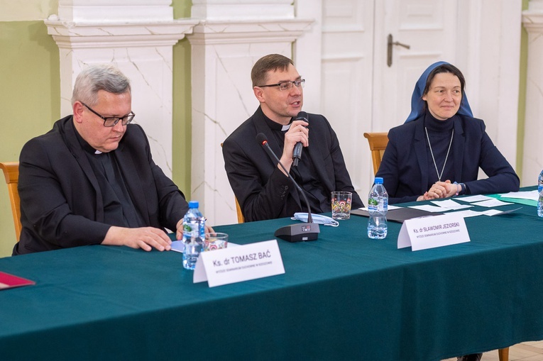 Eucharystia nas przemienia po to, żebyśmy potem umieli przemieniać rzeczywistość zgodnie z wolą Bożą - podkreślali uczestnicy spotkania