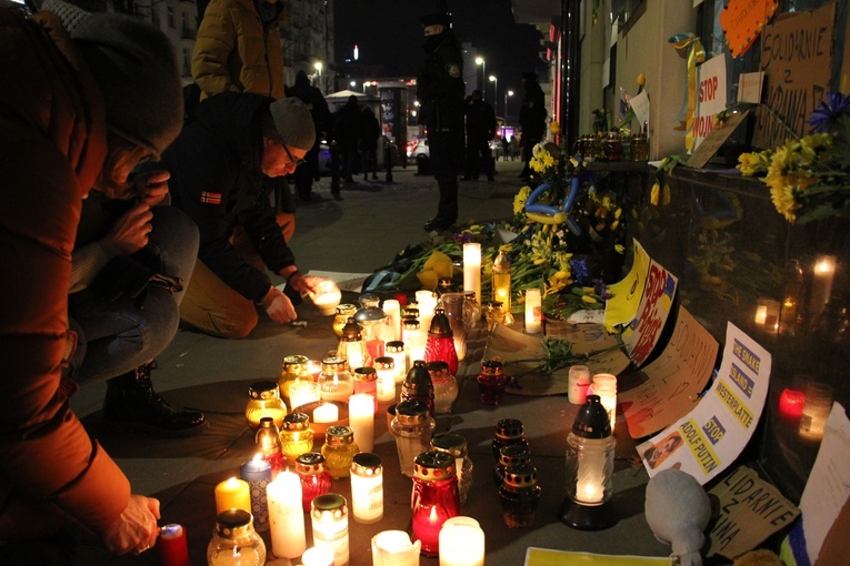 Broń dla Ukrainy! Protest przed rosyjską ambasadą [GALERIA ZDJĘĆ] 