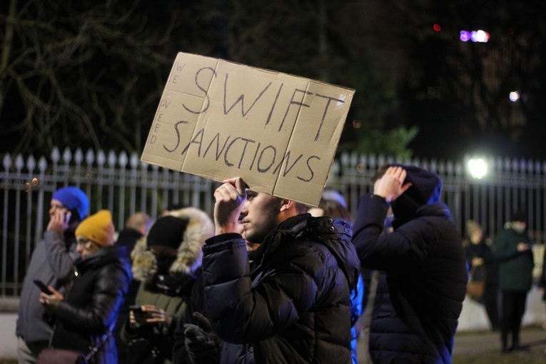 Broń dla Ukrainy! Protest przed rosyjską ambasadą [GALERIA ZDJĘĆ] 