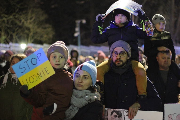 Broń dla Ukrainy! Protest przed rosyjską ambasadą [GALERIA ZDJĘĆ] 