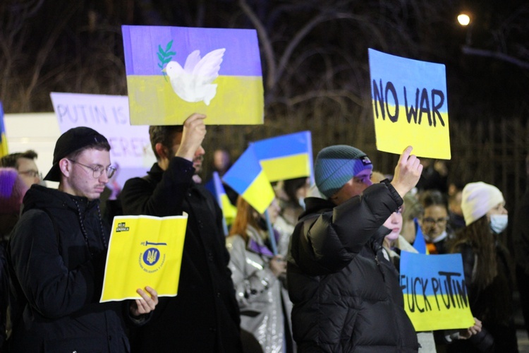 Broń dla Ukrainy! Protest przed rosyjską ambasadą [GALERIA ZDJĘĆ] 