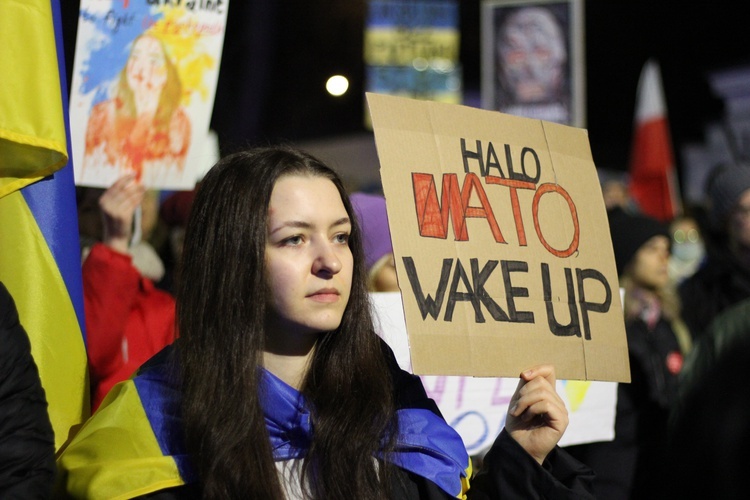 Broń dla Ukrainy! Protest przed rosyjską ambasadą [GALERIA ZDJĘĆ] 