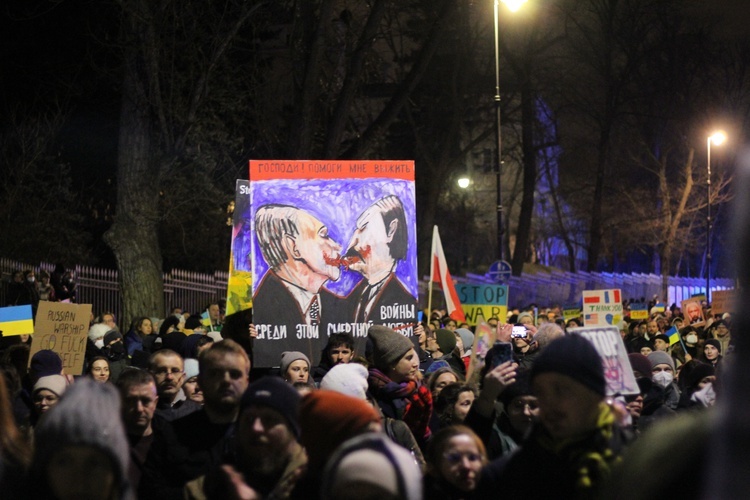 Broń dla Ukrainy! Protest przed rosyjską ambasadą [GALERIA ZDJĘĆ] 