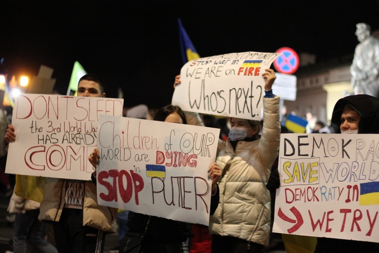 Broń dla Ukrainy! Protest przed rosyjską ambasadą [GALERIA ZDJĘĆ] 