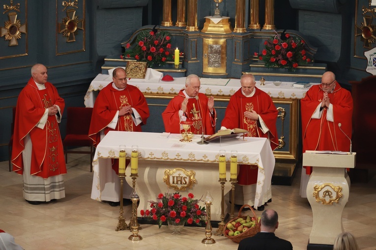 Rejon rawski łączy cztery dekanaty: Białą Rawską, Lubochnię, Rawę Mazowiecką i Nowe Miasto nad Pilicą. Spotkania odbywają się w parafii Niepokalanego Poczęcia NMP.