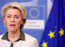 Szefowa KE: UE po raz pierwszy sfinansuje zakup i dostawę broni do zaatakowanego kraju 