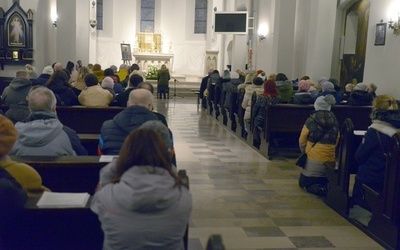 W modlitewnym spotkaniu wzięła udział liczna grupa wiernych.