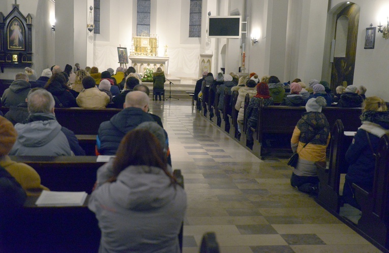 W modlitewnym spotkaniu wzięła udział liczna grupa wiernych.