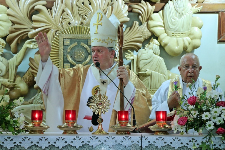 Modlitwa w sanktuarium Matki Bożej Dobrej Rady