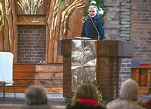 	Siostra podczas wystąpienia w kościele pw. Ducha Świętego w Koszalinie.