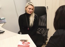 	Karolina Gargas dobrze zna swoje podopieczne. Skuteczne działanie zaczyna się od szczerej rozmowy.