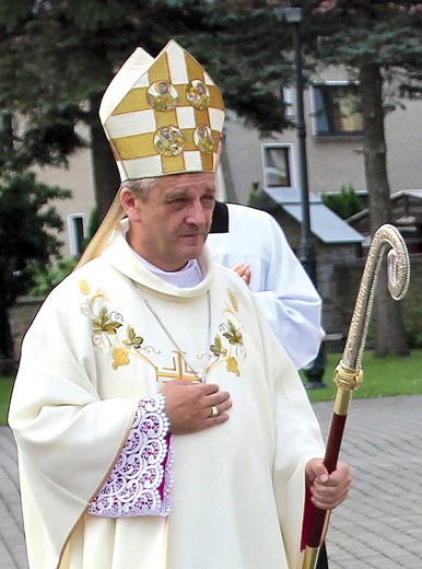 ►	Biskup bielsko-żywiecki zachęca  do zaangażowania się w pomoc Ukraińcom.