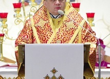 ▲	Biskup Arkadiusz Trochanowski podkreślił, że nikt nie ma prawa odbierać wolności narodowi ukraińskiemu.