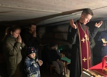 Kościół jest ze swoim ludem. Księża na Ukrainie służą swoim wiernym duchowo i społecznie