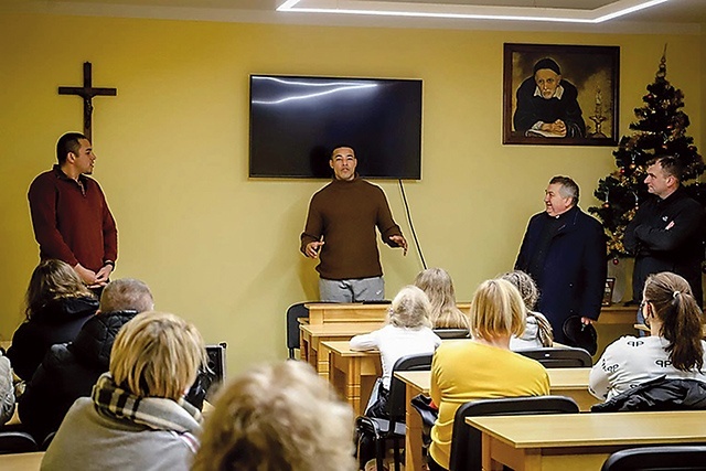 Spotkania odbywają się w każdy wtorek o 19.00.