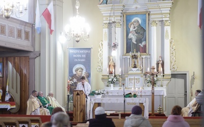 Do parafii należą cztery wioski - Ratajno, Ligota Wielka, Sieniawka oraz Przystronie. 