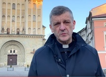 Bp Roman Pindel zaprosił do Bielska-Białej na międzyreligijny marsz slodarności z Ukrainą i modlitwę w katedrze.