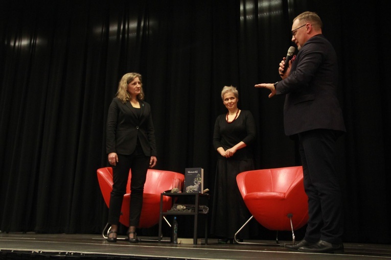 Brzesko. Spotkanie z Sabiną Jakubowską i "Akuszerkami"