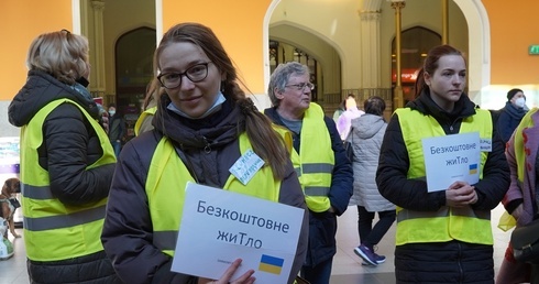 Dworzec Główny PKP we Wrocławiu. Zamieniłem przeglądanie stron internetowych i klikanie na konkretną pomoc