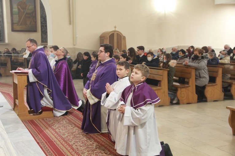 Tarnowiec. Św. Józef i modlitwa o pokój