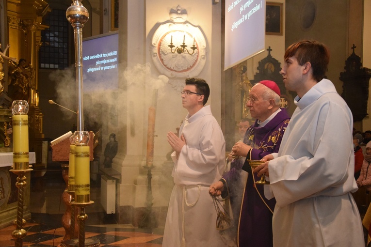 Środa Popielcowa w katedrze łowickiej