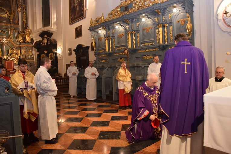 Środa Popielcowa w katedrze łowickiej