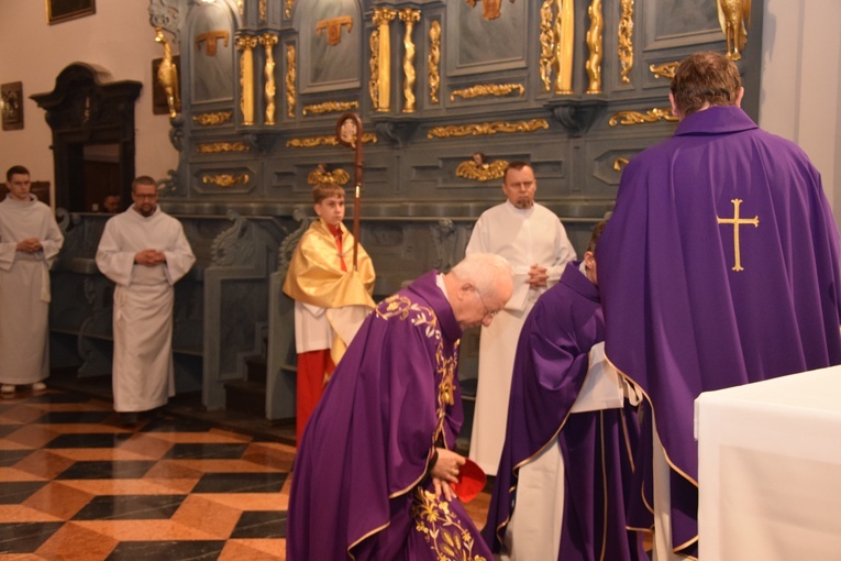 Środa Popielcowa w katedrze łowickiej