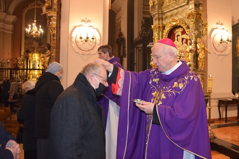 Środa Popielcowa w katedrze łowickiej