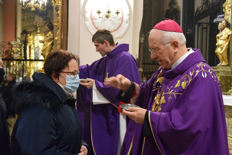 Środa Popielcowa w katedrze łowickiej