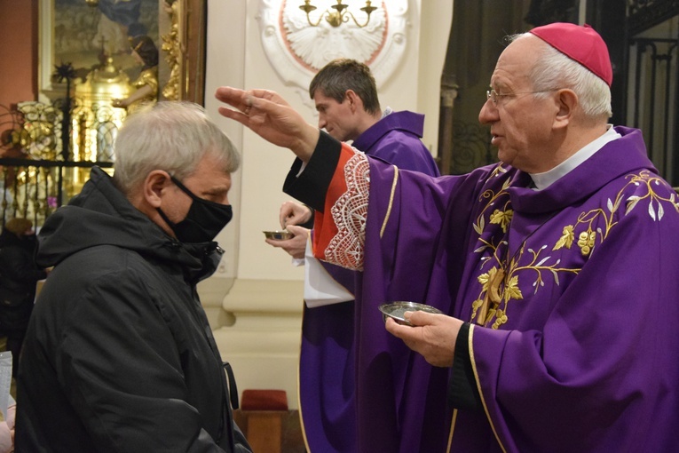 Środa Popielcowa w katedrze łowickiej