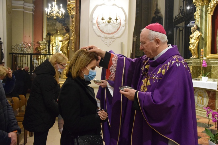 Środa Popielcowa w katedrze łowickiej