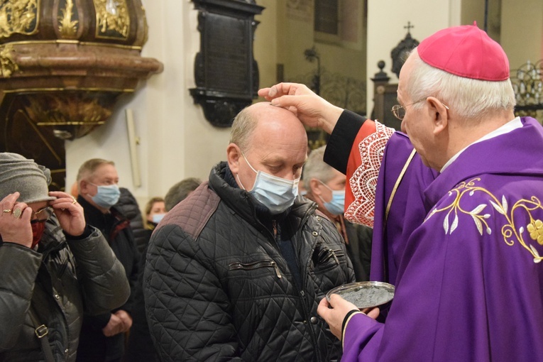 Środa Popielcowa w katedrze łowickiej