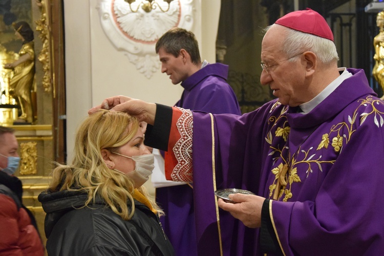 Środa Popielcowa w katedrze łowickiej