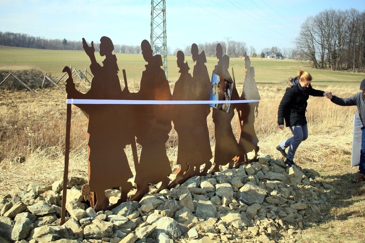 Instalacja upamiętniająca przybycie franciszkanów do Prudnika 170 lat temu