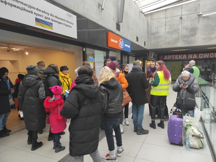 Katowice. Przyjechał kolejny pociąg z uchodźcami