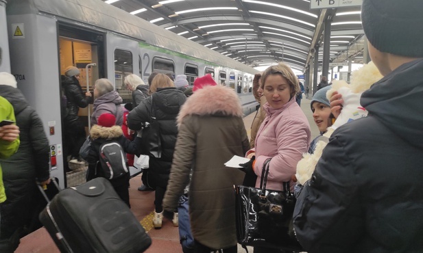 Katowice. Przyjechał kolejny pociąg z uchodźcami